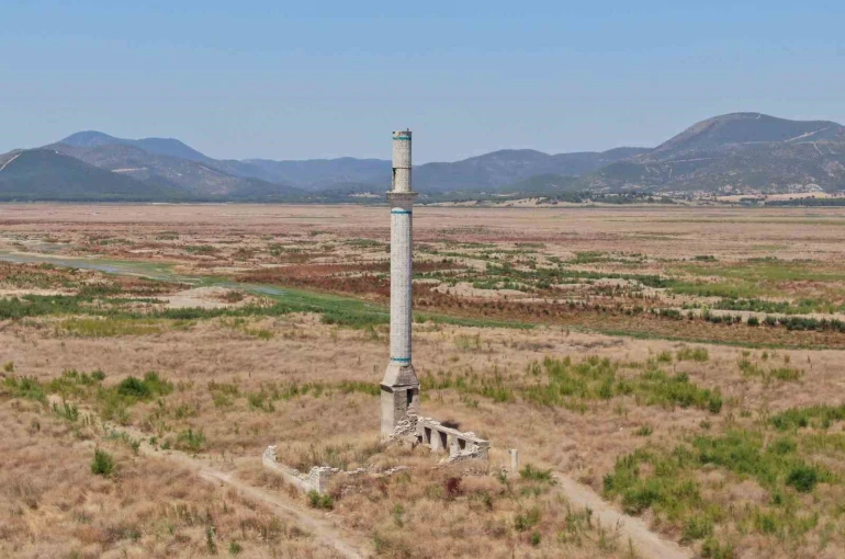 Kuraklık İzmir’i vurdu: Tahtalı Barajı’nda su dip seviyede 