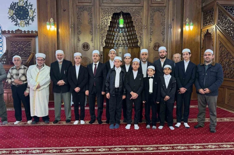 Kur’an hafızlarına belge takdimi 