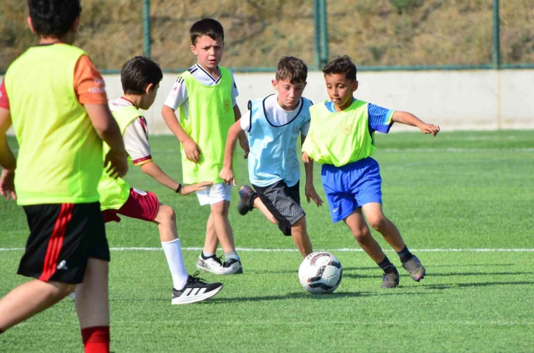 Kur’an kurslarında eğitim gören çocuklar futbol turnuvasında ter döktü