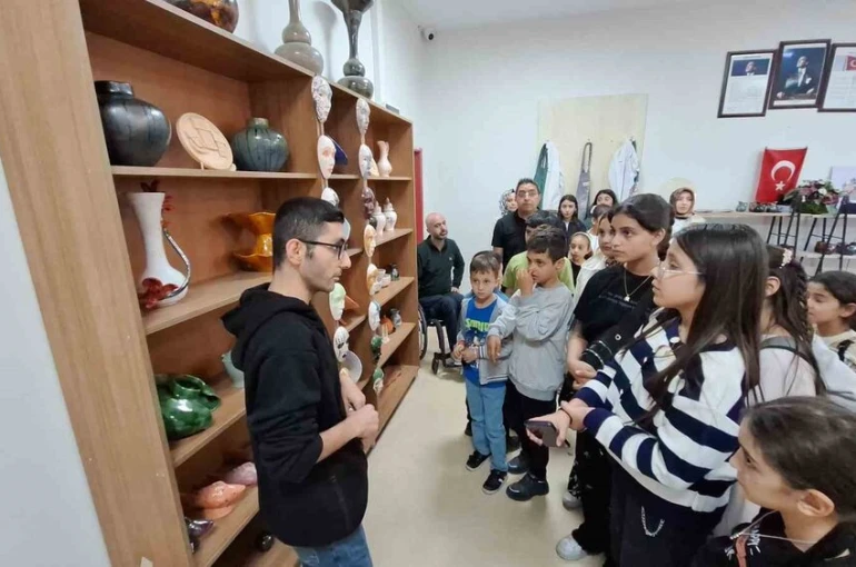 Kursiyer öğrencilerden engelli bireylere ziyaret 