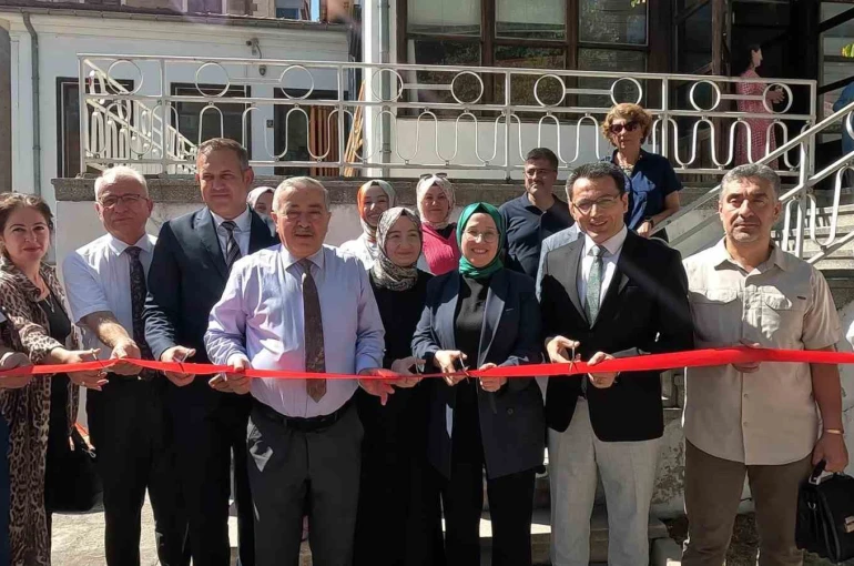 Kursiyerler çini sanatlarıyla mest ettiler 