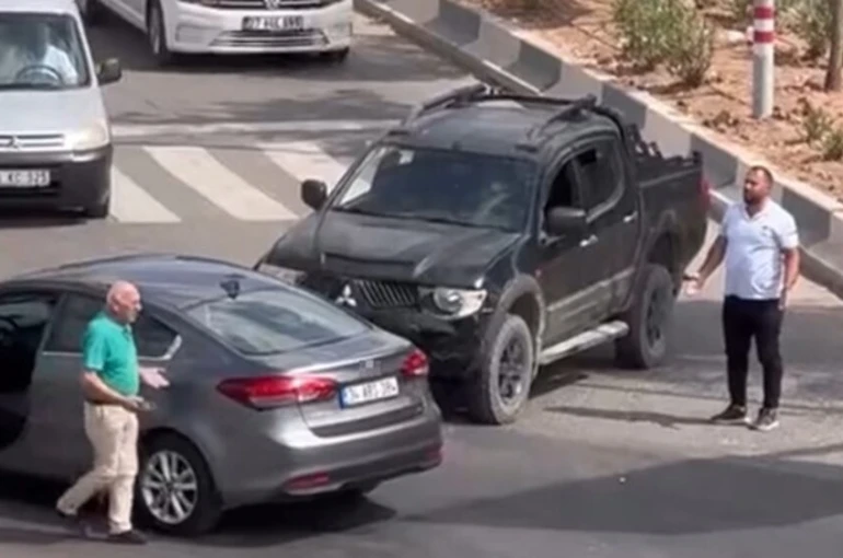 Kurtalan’da maddi hasarlı kaza 