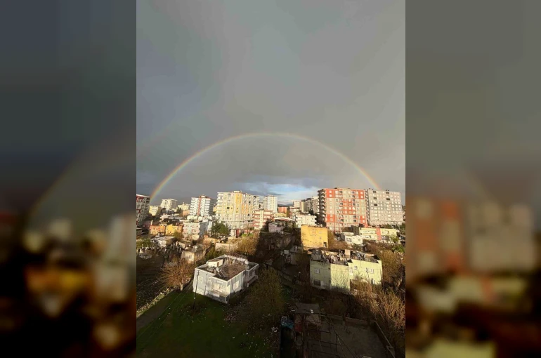 Kurtalan’da yağmur sonrası gökkuşağı göz kamaştırdı 