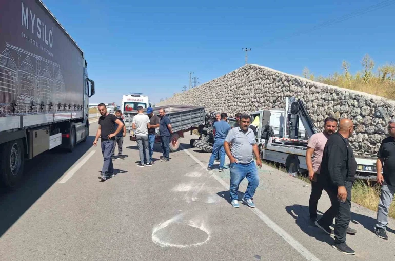 Kurtarıcı traktöre çaptı: 6 yaralı 