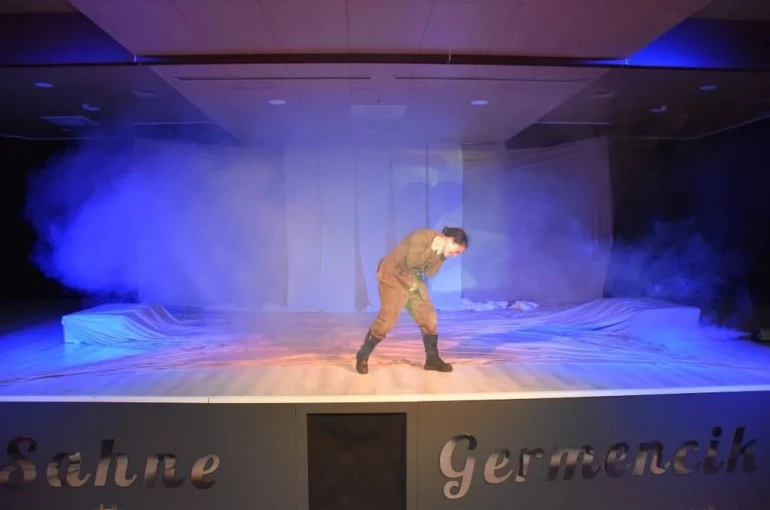 Kurtuluşun Kadınları tiyatrosu Germencik’te seyirciyle buluştu 