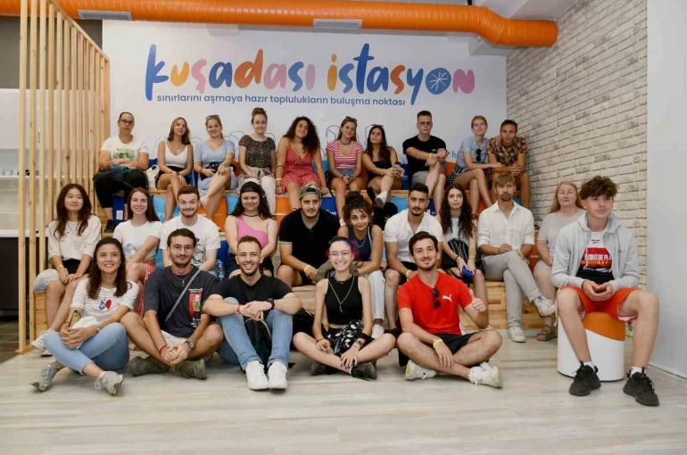 Kuşadası Belediyesi’nden gençlere yaz desteği 