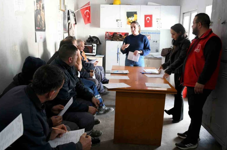 Kuşadası Belediyesi’nden personeline İş Sağlığı ve Güvenliği Eğitimi