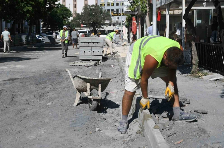 Kuşadası Cumhuriyet Mahallesi 5 bin metrekare daha yeni yola kavuşacak 