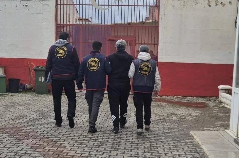 Kuşadası’nda 18 yıl hapis cezası bulunan firari yakalandı