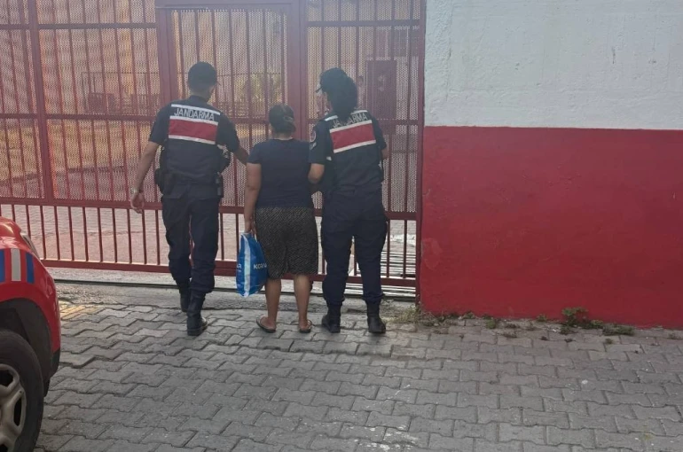 Kuşadası’nda 8 yıl 4 ay hapis cezası ile aranan kadın şahıs yakalandı 