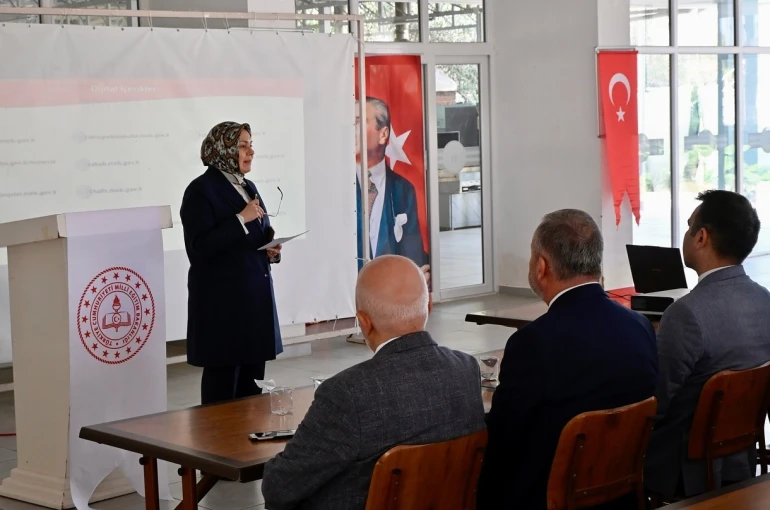 Kuşadası’nda eğitim-öğretim yılı değerlendirme toplantısı yapıldı 