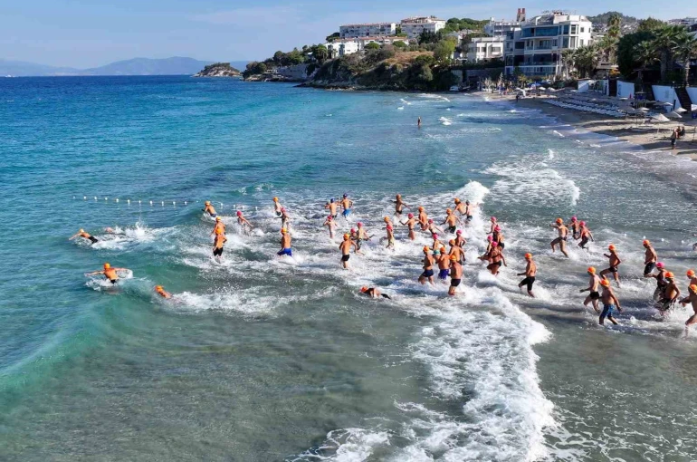 Kuşadası’nda kulaçlar otizmli çocuklar için atıldı 