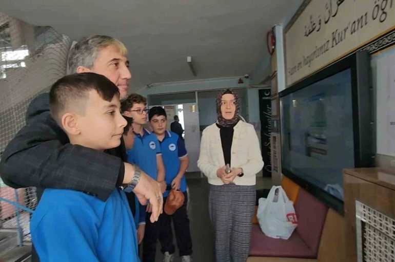 Kütahya Anadolu İmam Hatip Lisesinde öğrencilerin proje hazırlık çalışmaları 