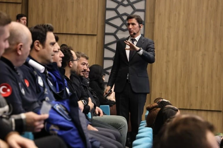 Kütahya Belediyesi’nden personeline "Etkili İletişim Davranış Biçimleri" eğitimi 