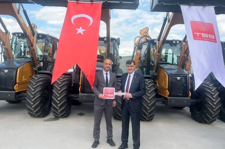 Kütahya Belediyesi’ne TBB’den araç desteği 