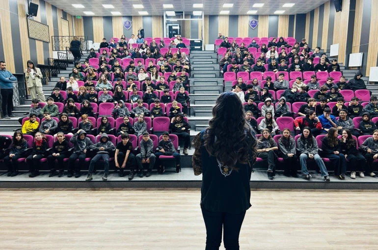 Kütahya Emniyet Müdürlüğü SİBERAY ekibinden öğrenci ve öğretmenlere seminer