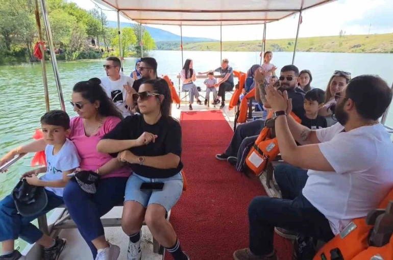 Kütahya Enne Barajı’nda tekne turları sezonu açıldı
