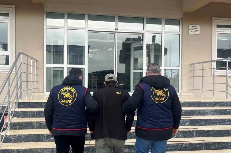 Kütahya JASAT ekipleri, 5 yıldır aranan cezaevi firarisini Balıkesir’de yakaladı 