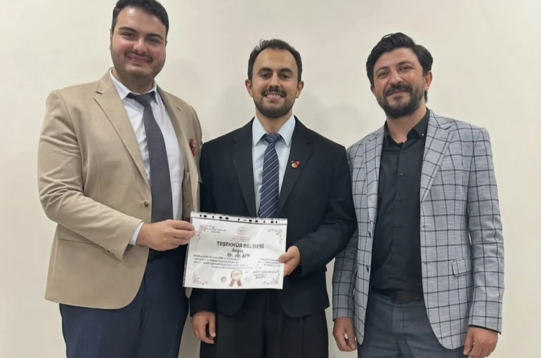 Kütahya Şehir Hastanesinde Dr. Ali Şen uzmanlık eğitimini tamamladı
