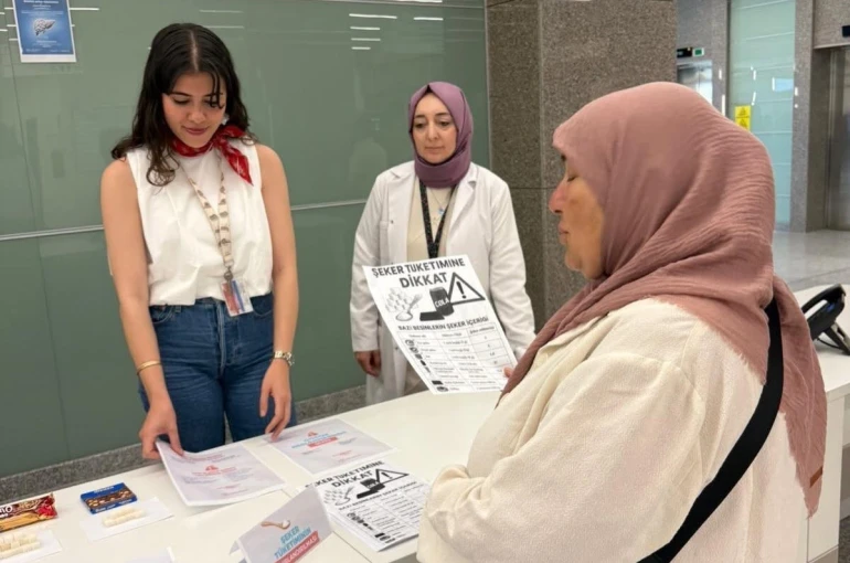 Kütahya Şehir Hastanesi’nden şeker tüketimine karşı farkındalık etkinliği 