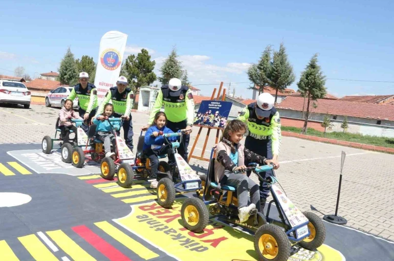 Kütahya’da anaokulu ve ilkokul öğrencilerine trafik eğitimi 