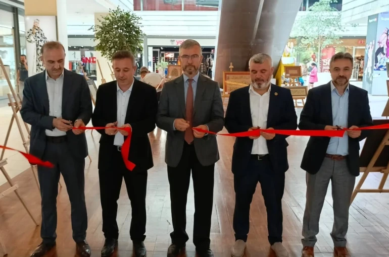 Kütahya’da "Bizim Çizgimiz" Hüsn-i Hat Sergisi açıldı 