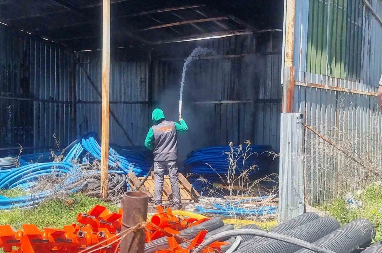 Kütahya’da depo yangını paniğe neden oldu 