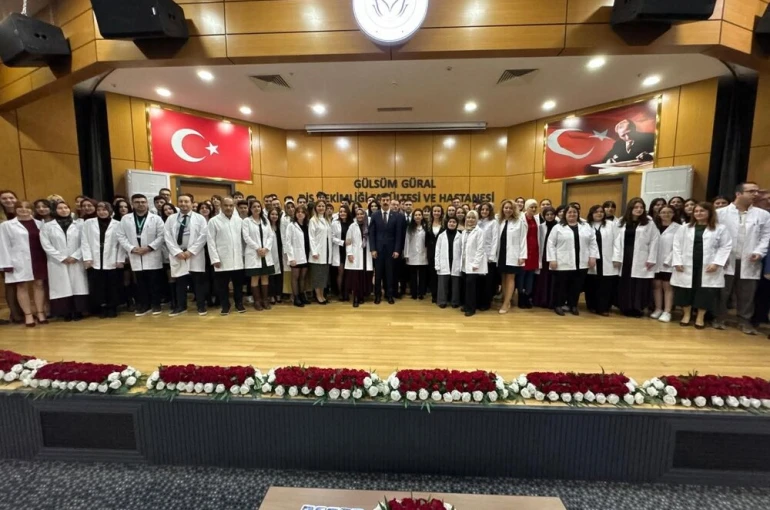 Kütahya’da diş hekimi adayları beyaz önlüklerini giydi 