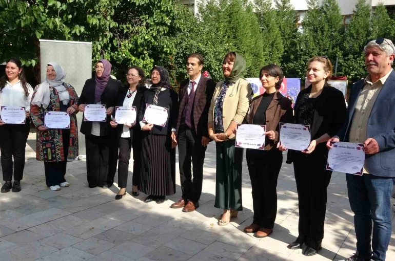 Kütahya’da "Düğünümüz Var" projesinde katılım belgeleri takdim edildi