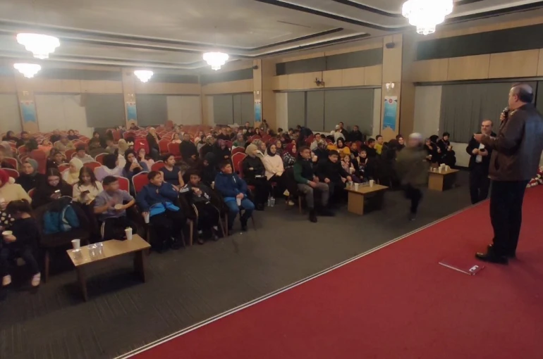 Kütahya’da gençlere yönelik "Çağrı" filmi etkinliği ilgi gördü