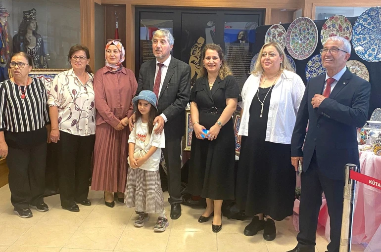 Kütahya’da Hayat Boyu Öğrenme Haftası Sergisi açıldı 