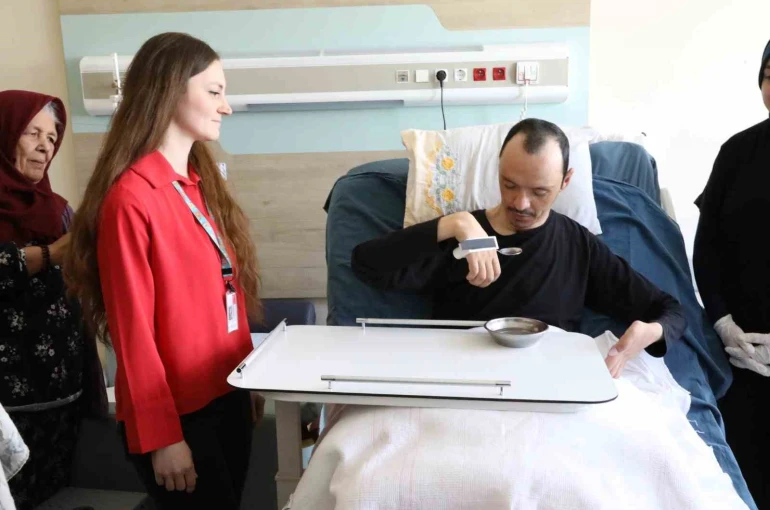 Kütahya’da iş kazası sonrası felç kalan hastaya kişiye özel çözüm 
