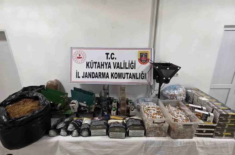 Kütahya’da jandarmadan kaçak tütün ve sigara operasyonu 