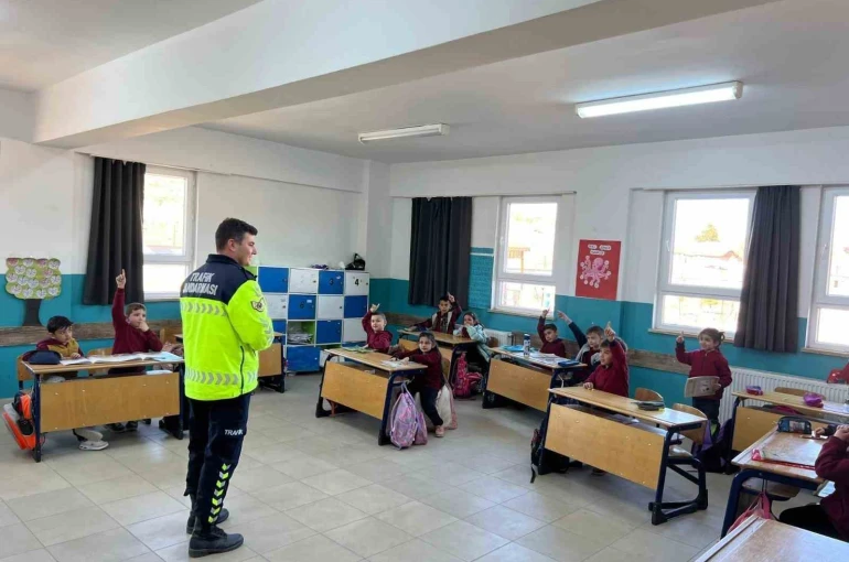 Kütahya’da jandarmadan öğrencilere trafik eğitimi 