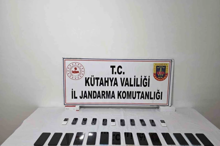 Kütahya’da kaçak telefon operasyonu, 29 telefon ele geçirildi 