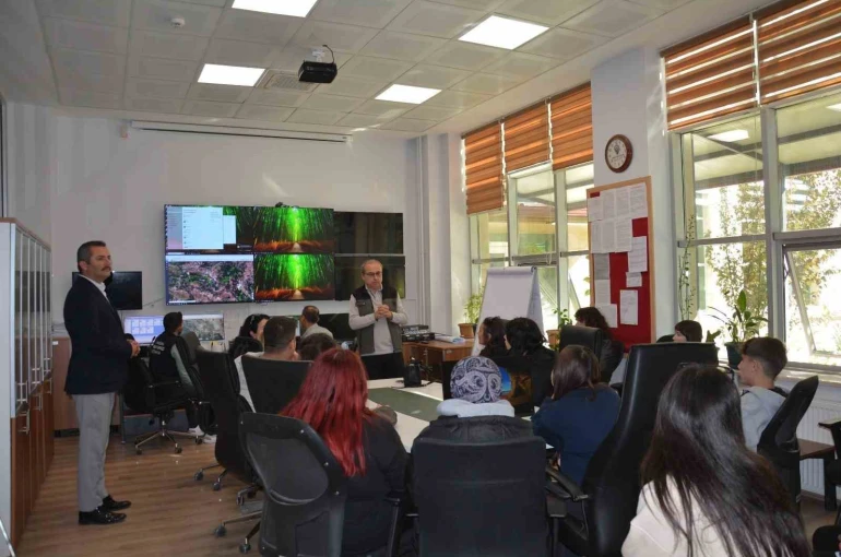 Kütahya’da lise öğrencileri orman yangınlarıyla mücadele konusunda bilgilendirildi 