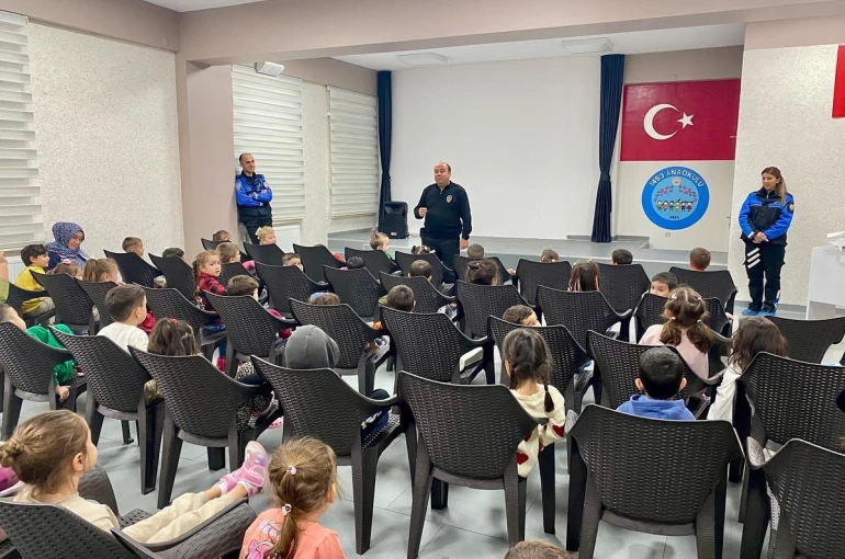 Kütahya’da minik öğrencilere suçtan korunma yöntemleri anlatıldı 