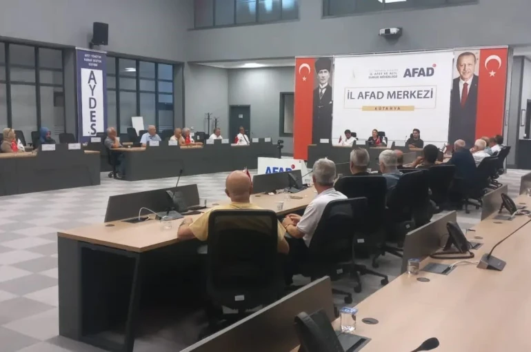 Kütahya’da muhtarlarla afet hazırlığı toplantısı düzenlendi