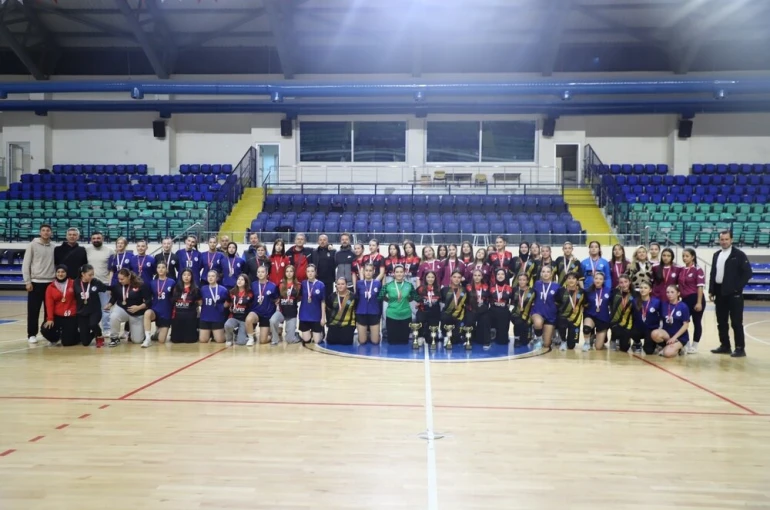 Kütahya’da ’Okullar Arası Genç Kızlar Hentbol’ müsabakaları sona erdi 