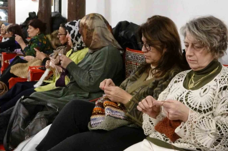 Kütahya’da "Örgünü al da gel" etkinliği kadınları bir araya getirdi