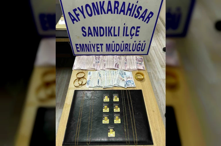 Kütahya’da sahte altınla dolandırıcılık yaptılar, Afyon’da yakalandılar 