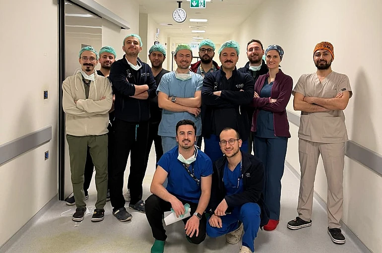 Kütahya’da ses teli felcinde ilk başarılı sinir yaması ameliyatı 