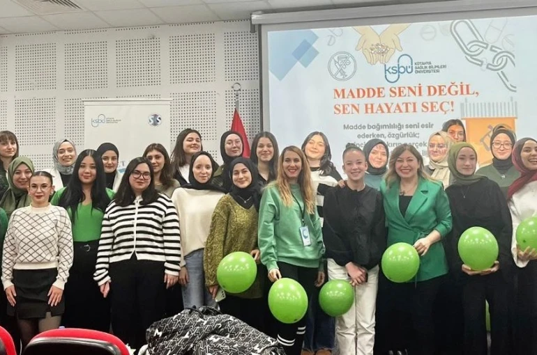 Kütahya’da Sosyal Hizmet Topluluğu’ndan "Bağımlılık Türleri ve Sosyal Hizmet Müdahaleleri" eğitimi