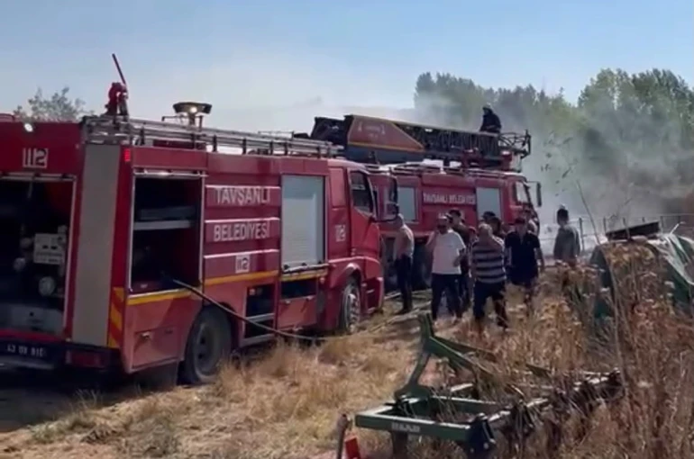 Kütahya’da yangında 400 balya saman kül oldu 