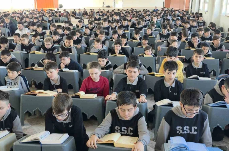 Kütahya’da yüzlerce öğrenciden aynı anda mukabele