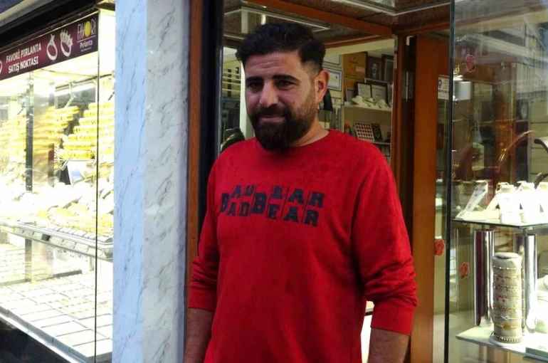 Kuyumcunun yanlışlıkla fazladan yaptığı ödemeyi iade etti 