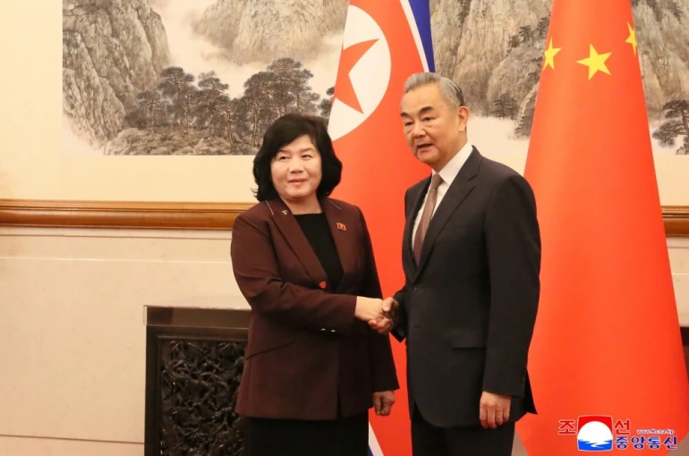 Kuzey Kore Dışişleri Bakanı Choe, Çinli mevkidaşı Wang Yi ile bir araya geldi 