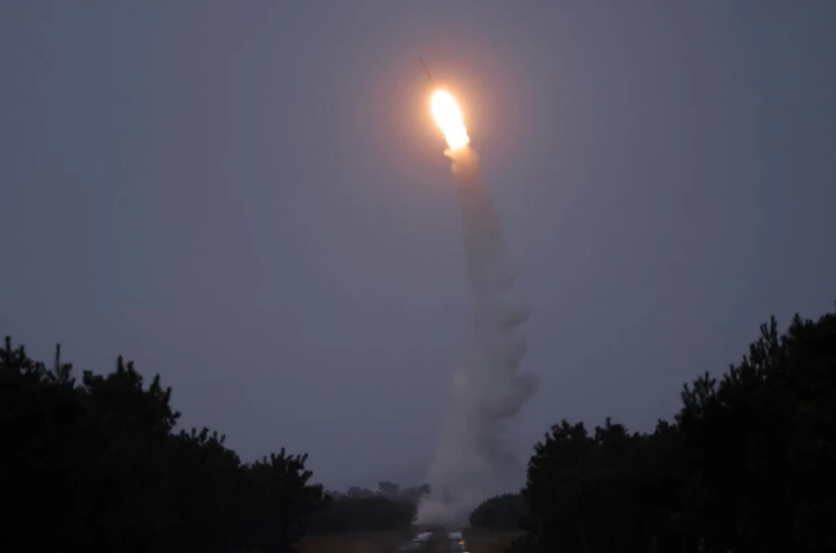 Kuzey Kore, yeni uçaksavar uzun menzilli füzelerinin ilk denemesini gerçekleştirdi 