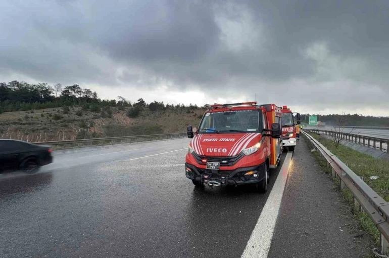 Kuzey Marmara Otoyolu’nda yağış kazayı beraberinde getirdi: 3 araç birbirine girdi 