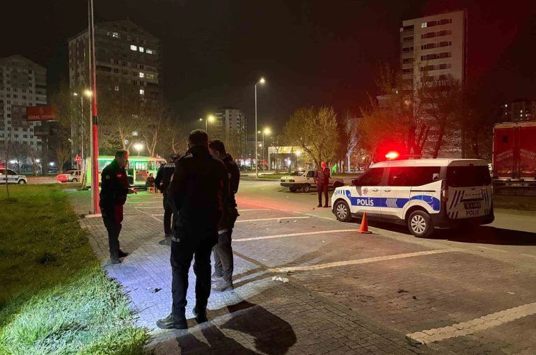 ‘Laf atma’ meselesinde kan aktı: 4 yaralı 